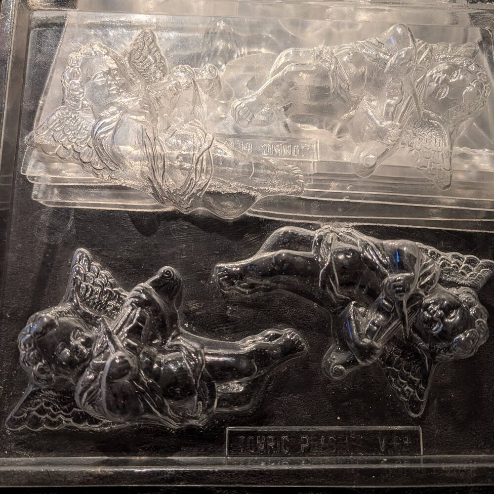 Tomric Professional Grade chocolate mold V-68 Cherub playing violin 5 sets of 4